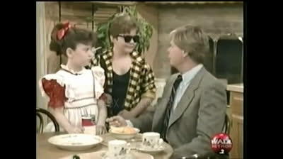 Super Vicki - 3x13 - Conoscenze famose